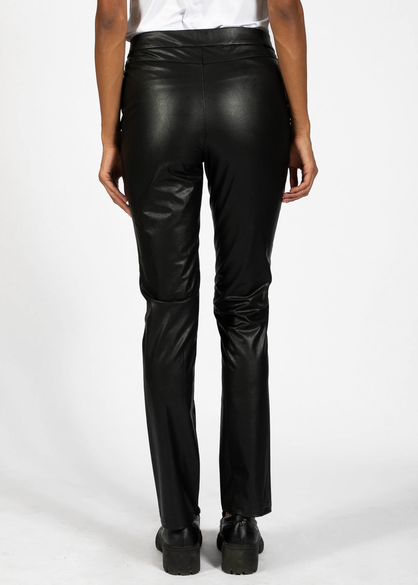PANTALON EN FAUX CUIR