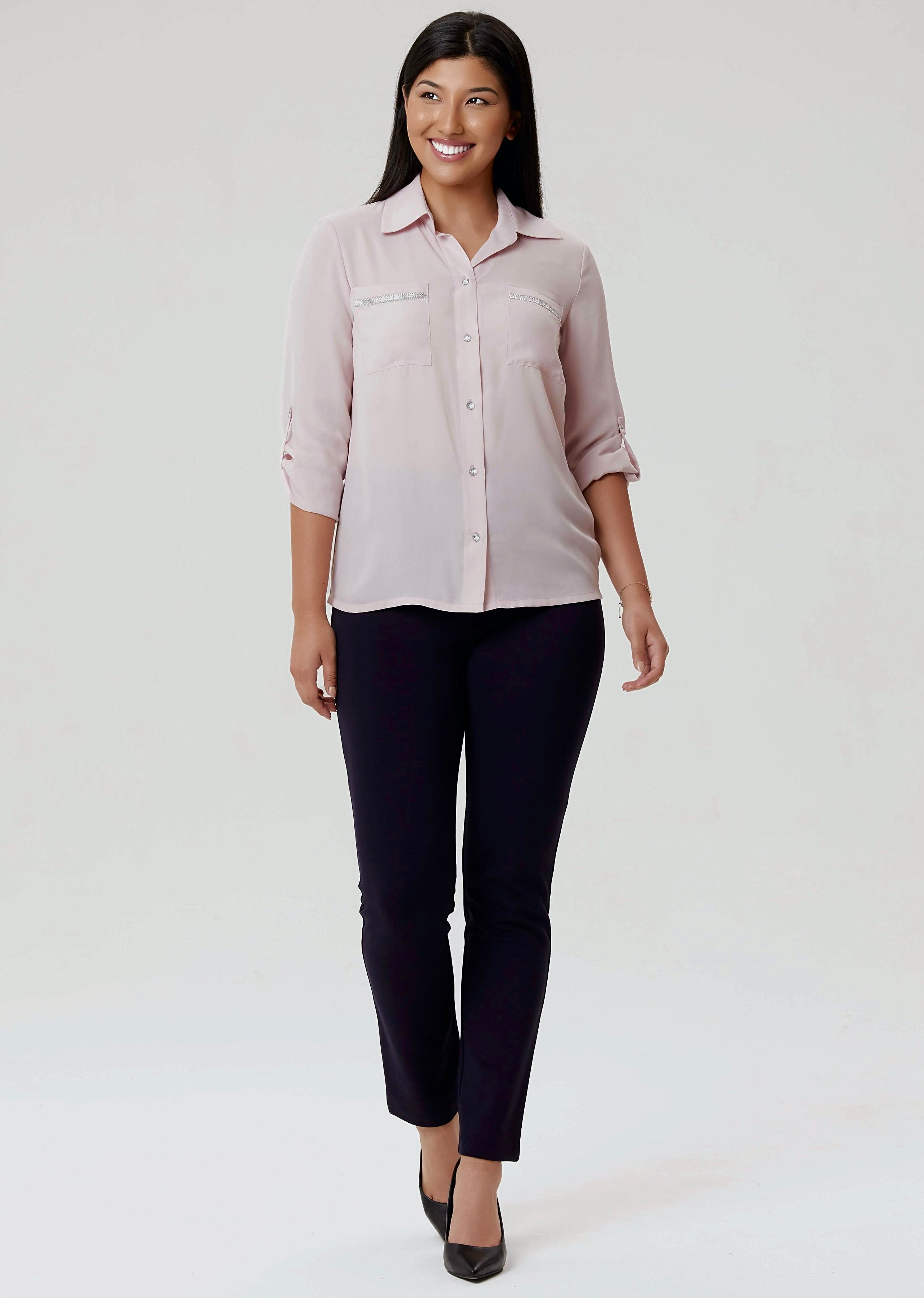 Pantalon bleu marine en tissu extensible, 68% rayonne, 27% nylon, 5% spandex, modèle petite 28" de la collection Linea Domani chez Boutiques Marise.