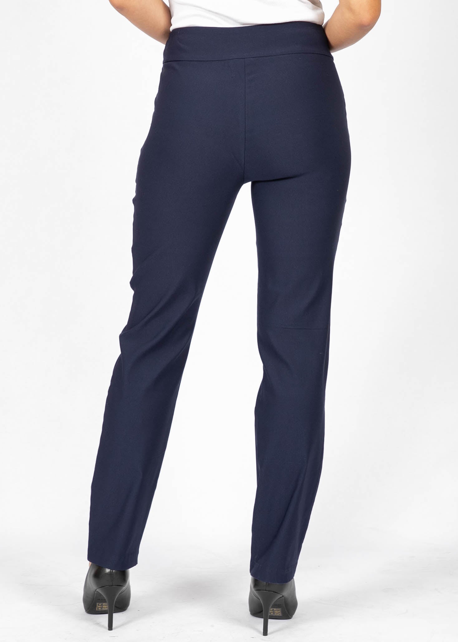 Pantalon ponte basic régulier 31" bleu de la nouvelle collection Boutiques Marise, en 68% rayon, 27% nylon et 5% spandex.