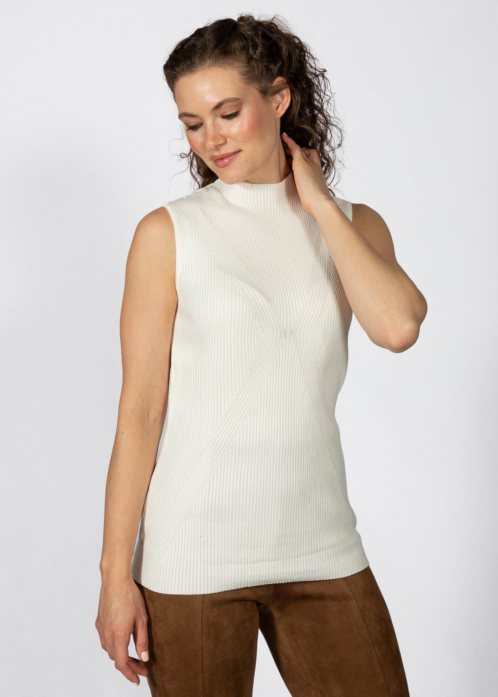 SLEEVELESS HIGH-NECK SWEATER