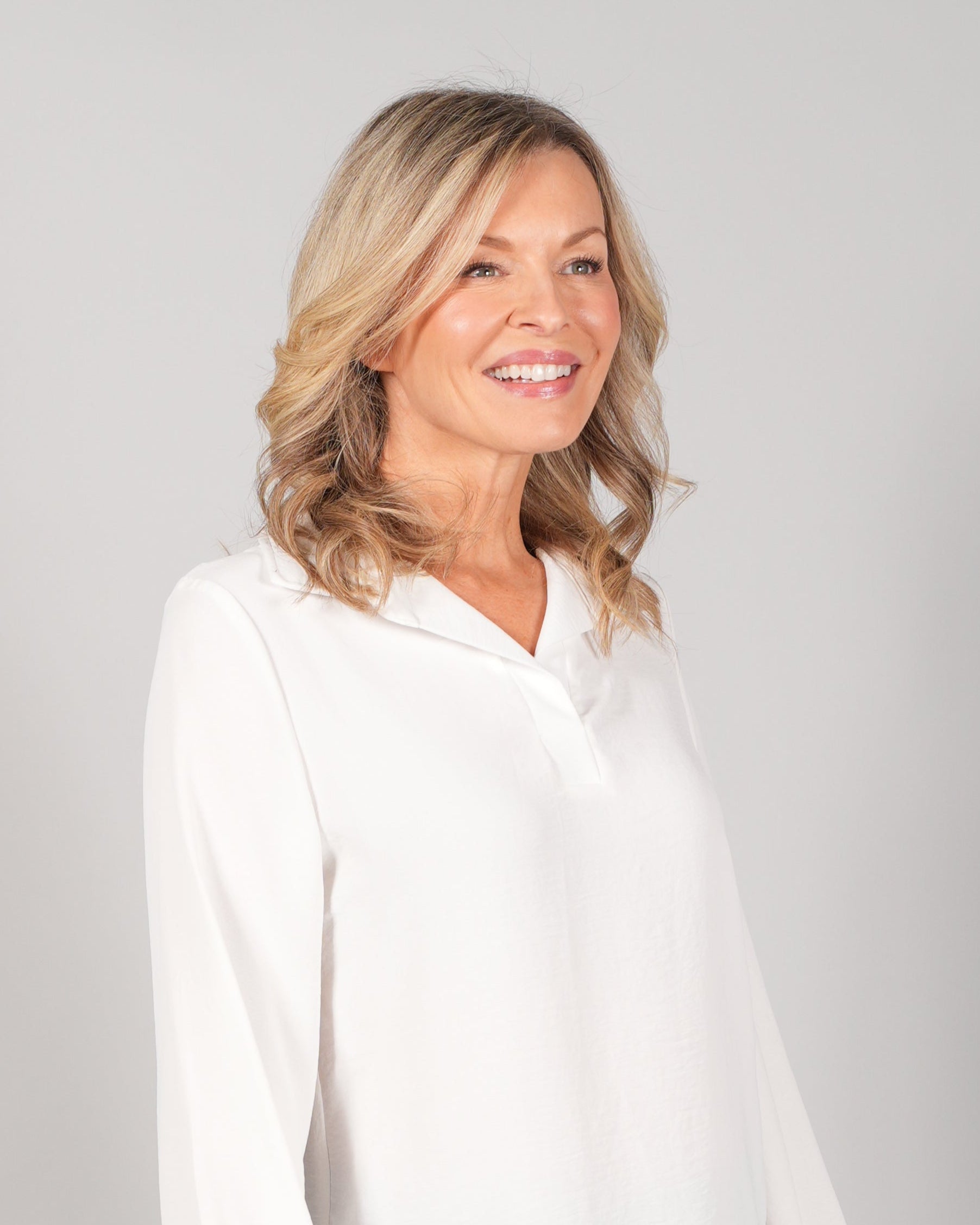 LONG SLEEVE BLOUSE WITH RHINESTONE HEART
