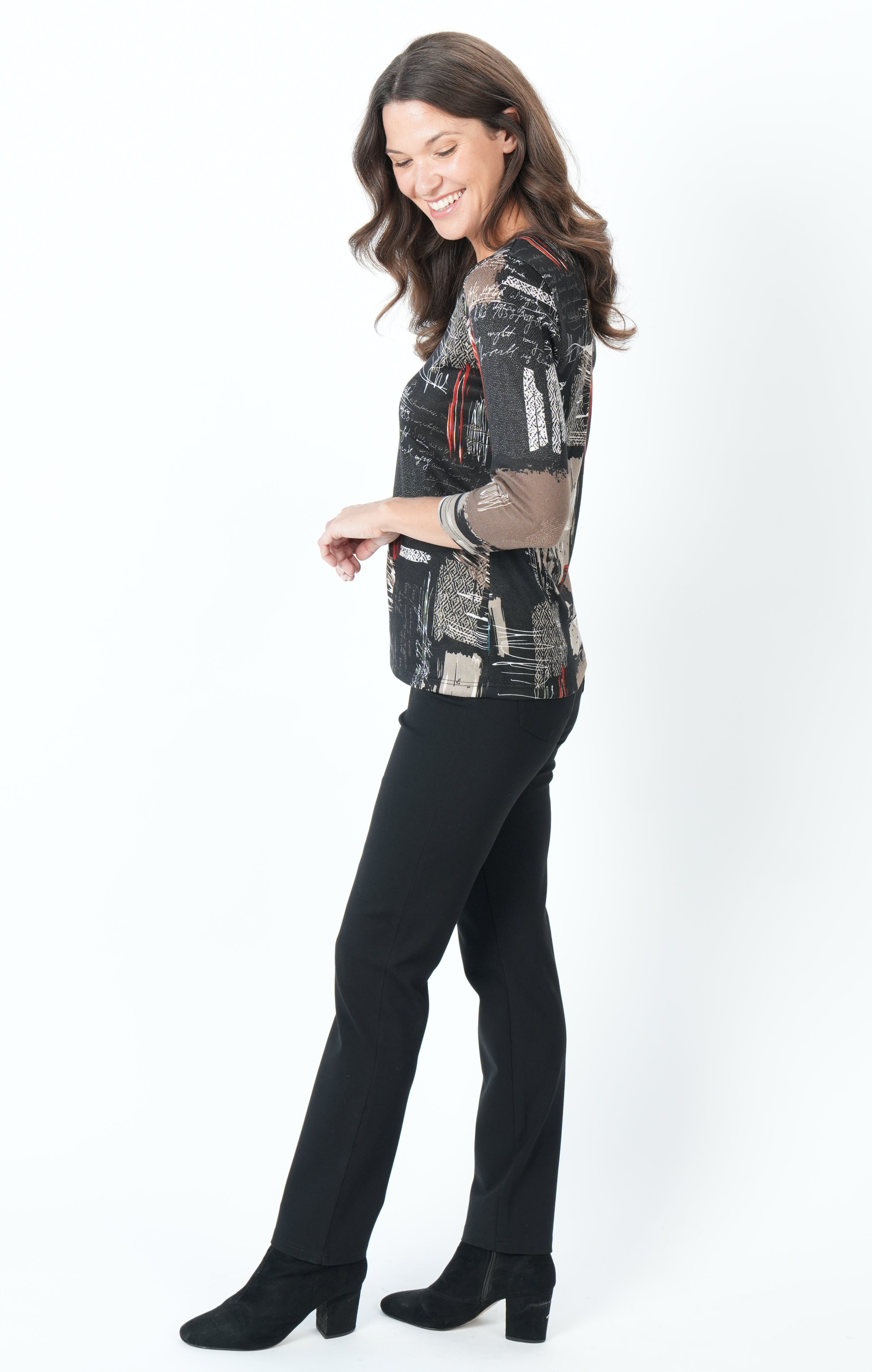 3/4 SLEEVE ROUND NECK TOP WITH BUTTONS