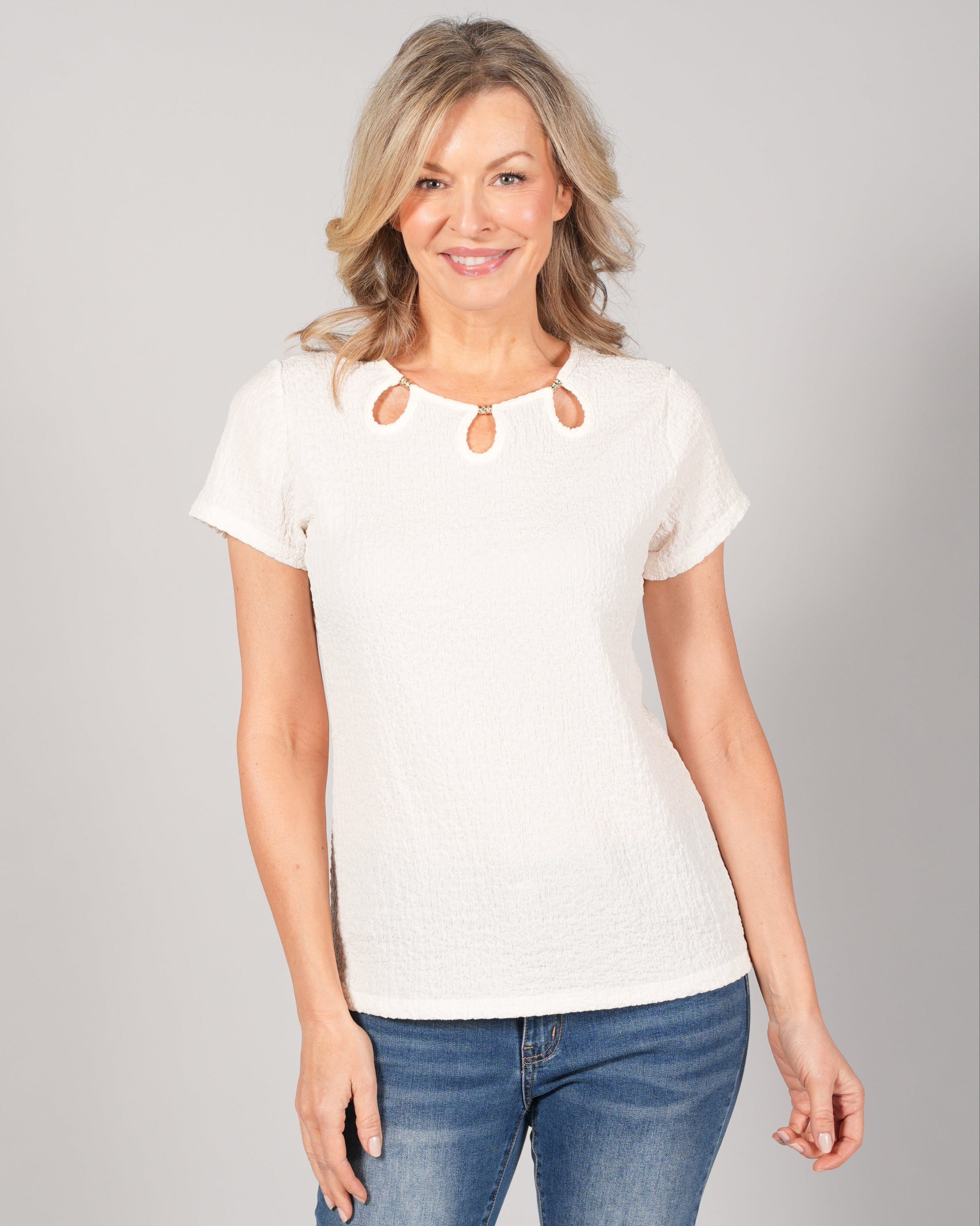 SHORT SLEEVE TOP WITH 3 KEY HOLES