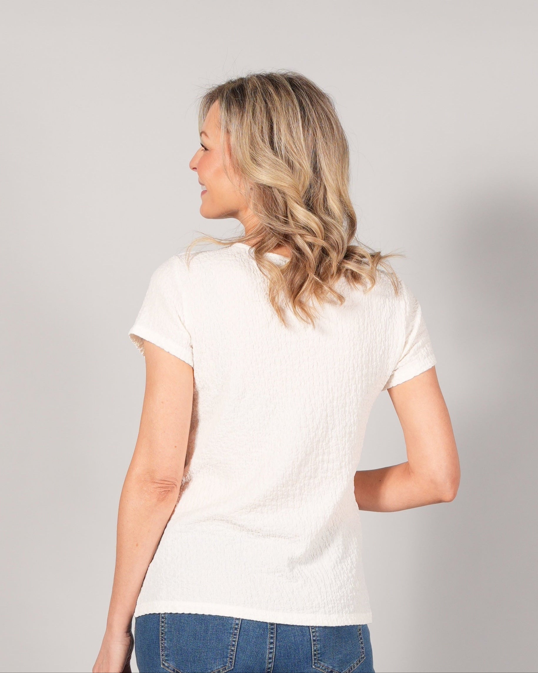 SHORT SLEEVE TOP WITH 3 KEY HOLES