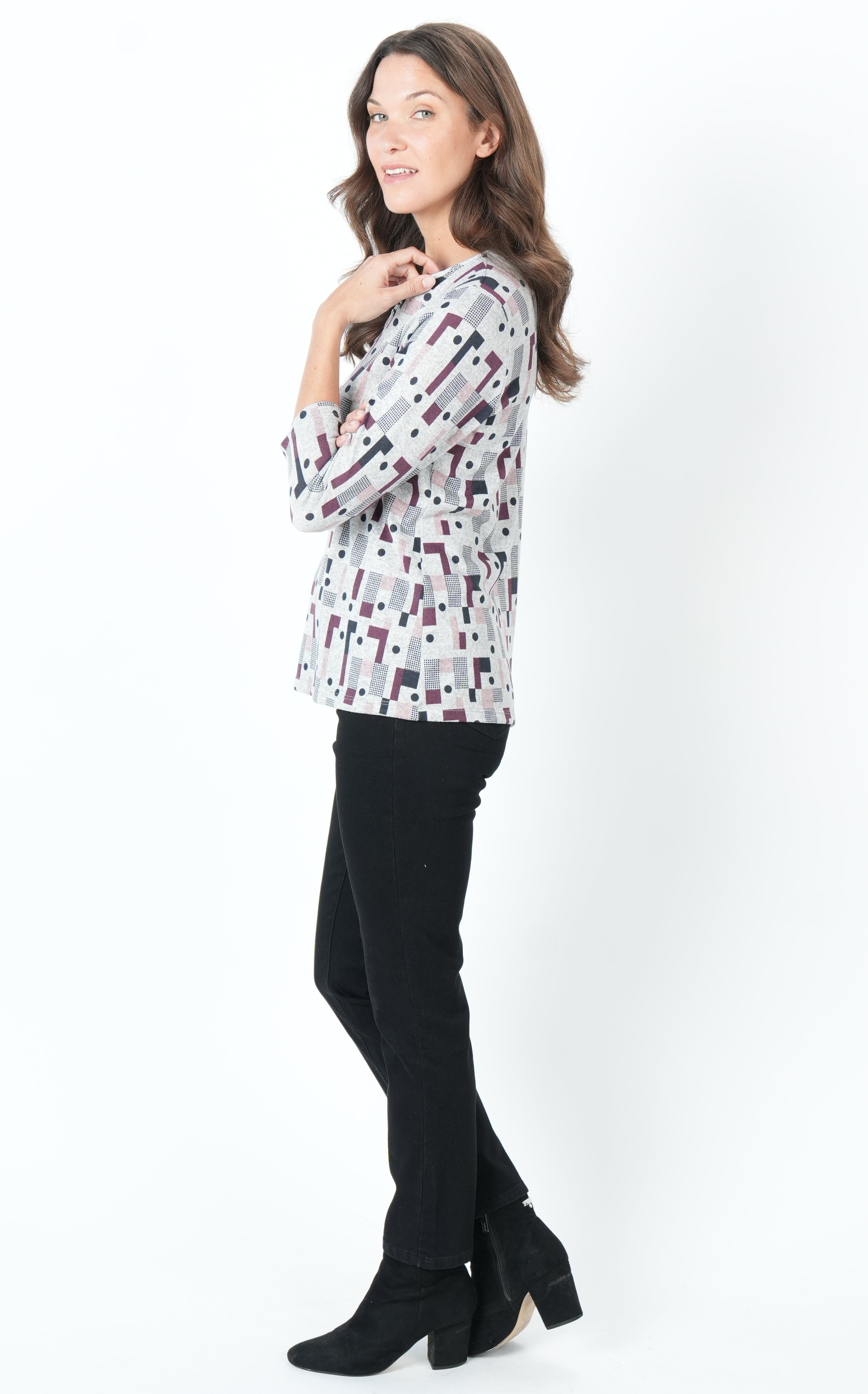 3/4 SLEEVE ROUND NECK TOP WITH BUTTONS