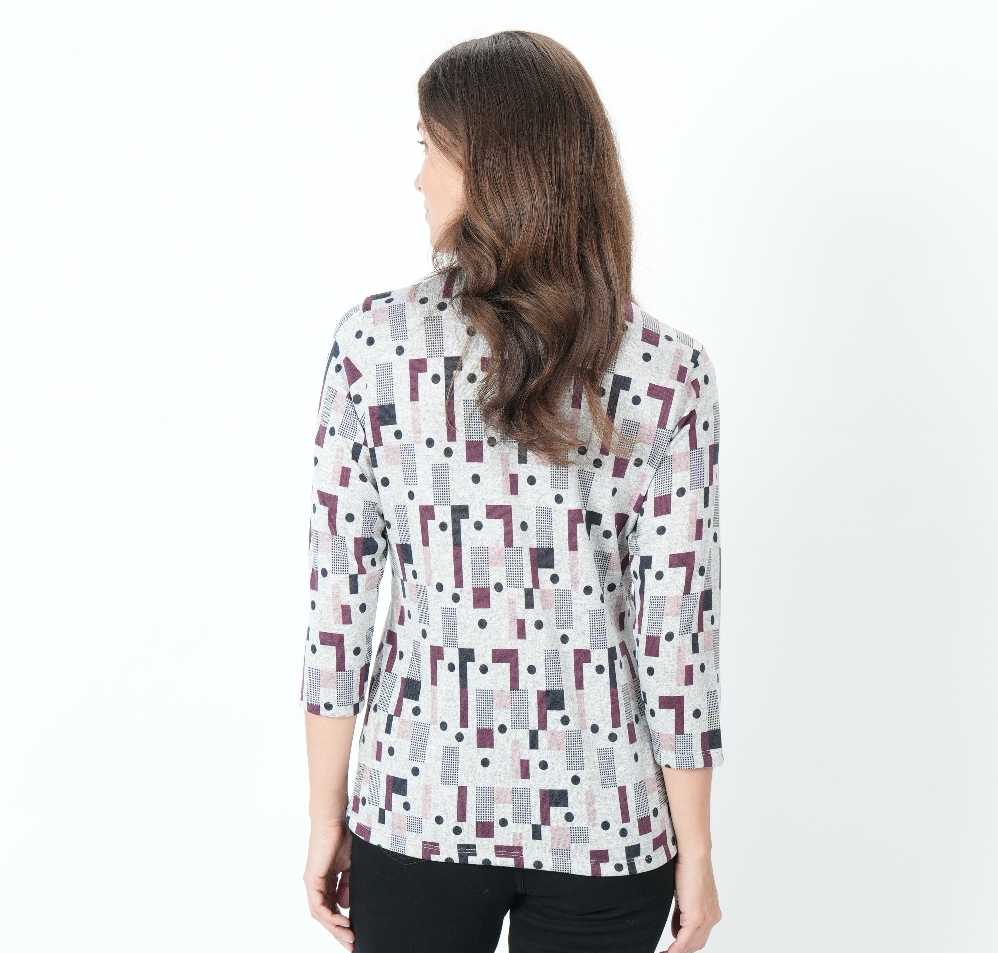 3/4 SLEEVE ROUND NECK TOP WITH BUTTONS