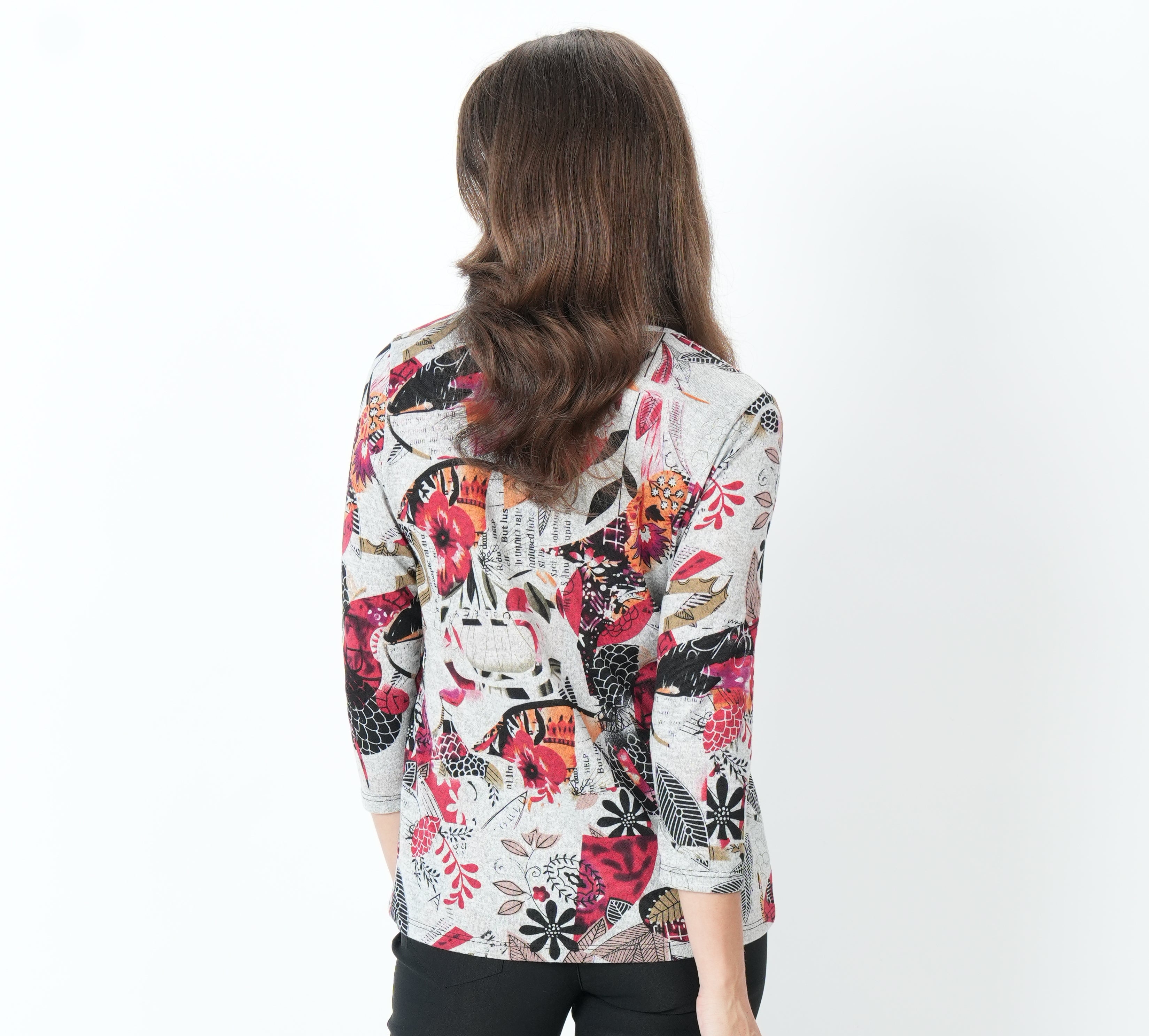 3/4 SLEEVE ROUND NECK TOP WITH BUTTONS