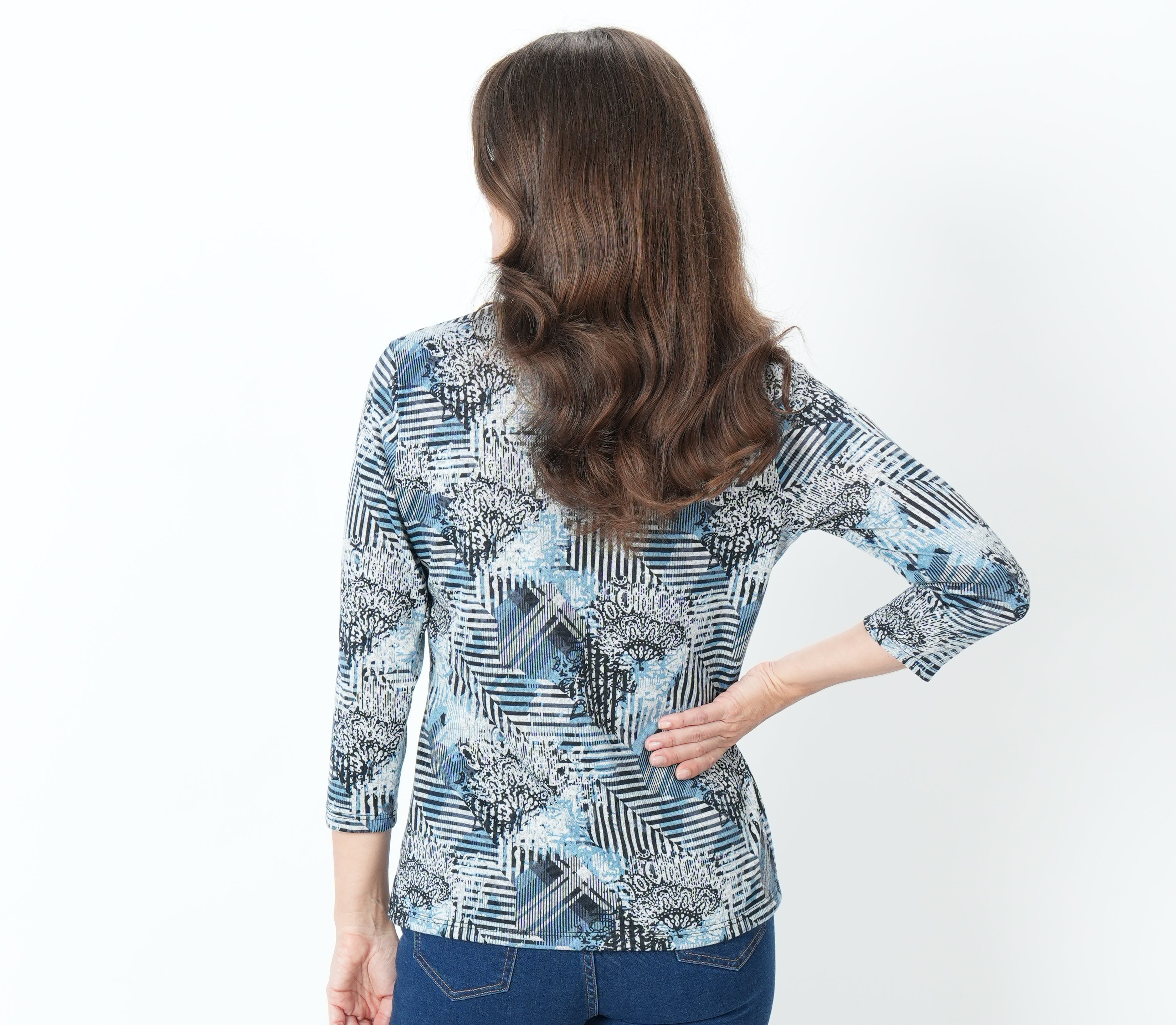 3/4 SLEEVE ROUND NECK TOP WITH BUTTONS