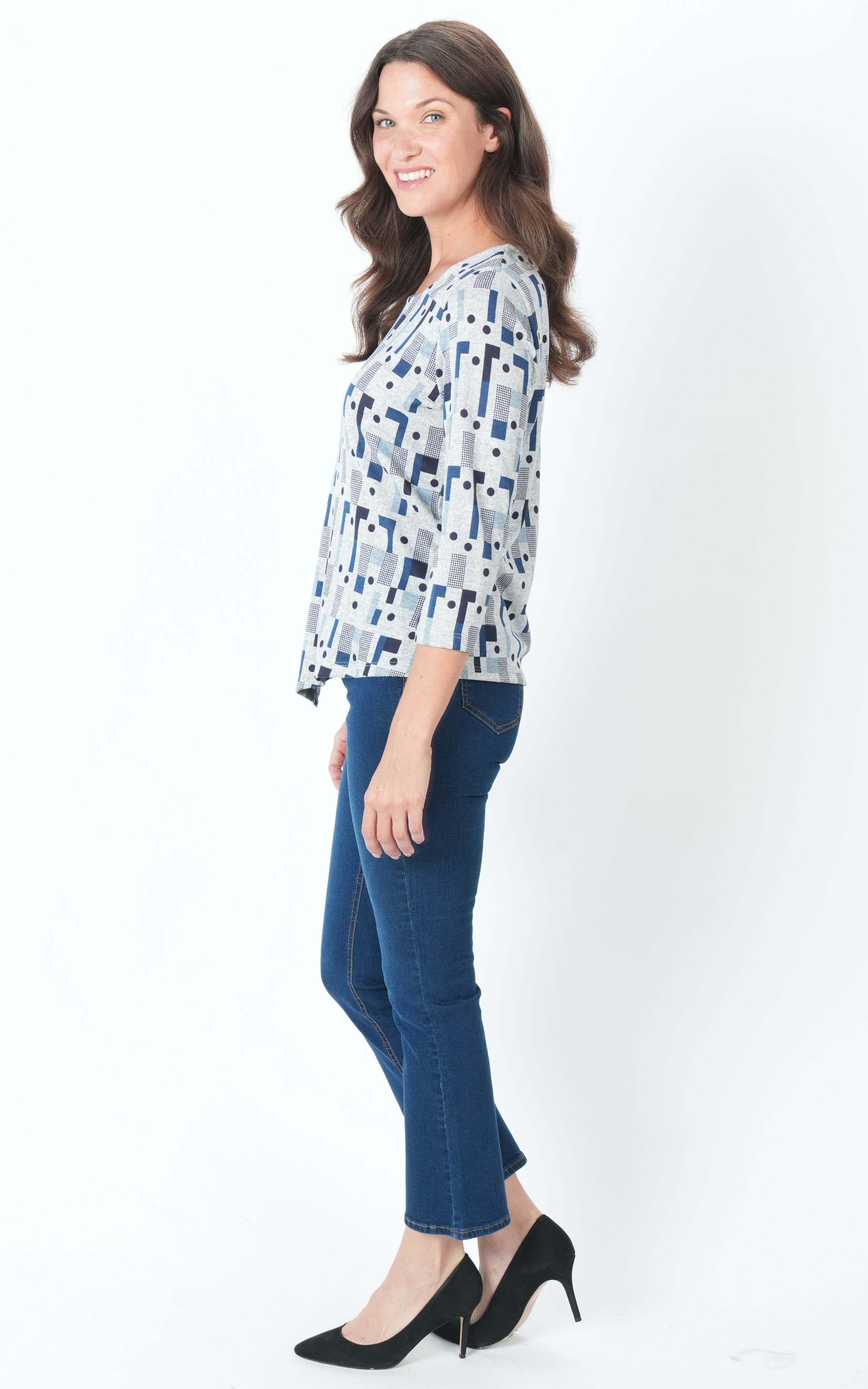 TOP WITH 3/4 SLEEVES AND ASYMMETRICAL HEM