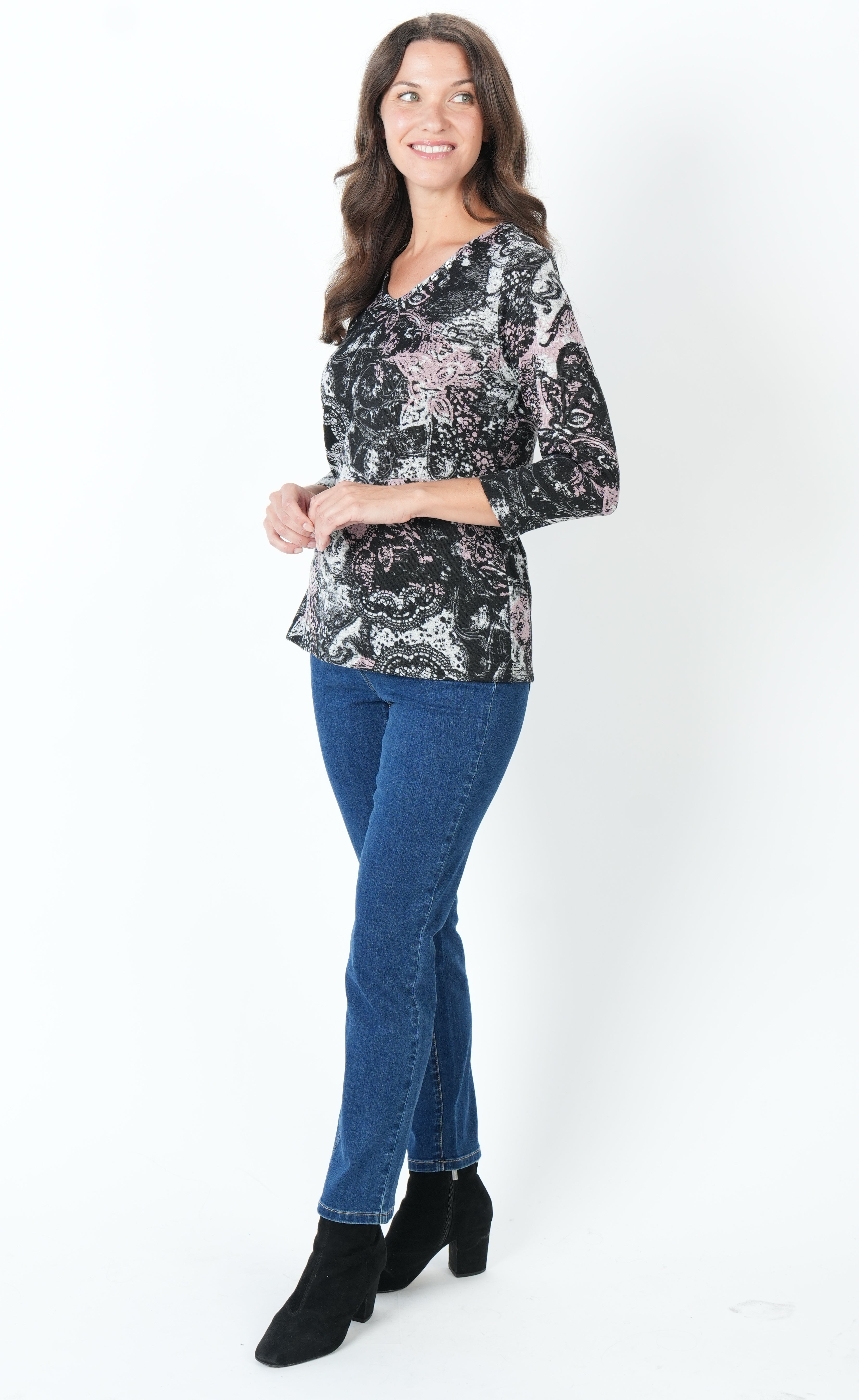 3/4 SLEEVE ROUND NECK TOP WITH BUTTONS