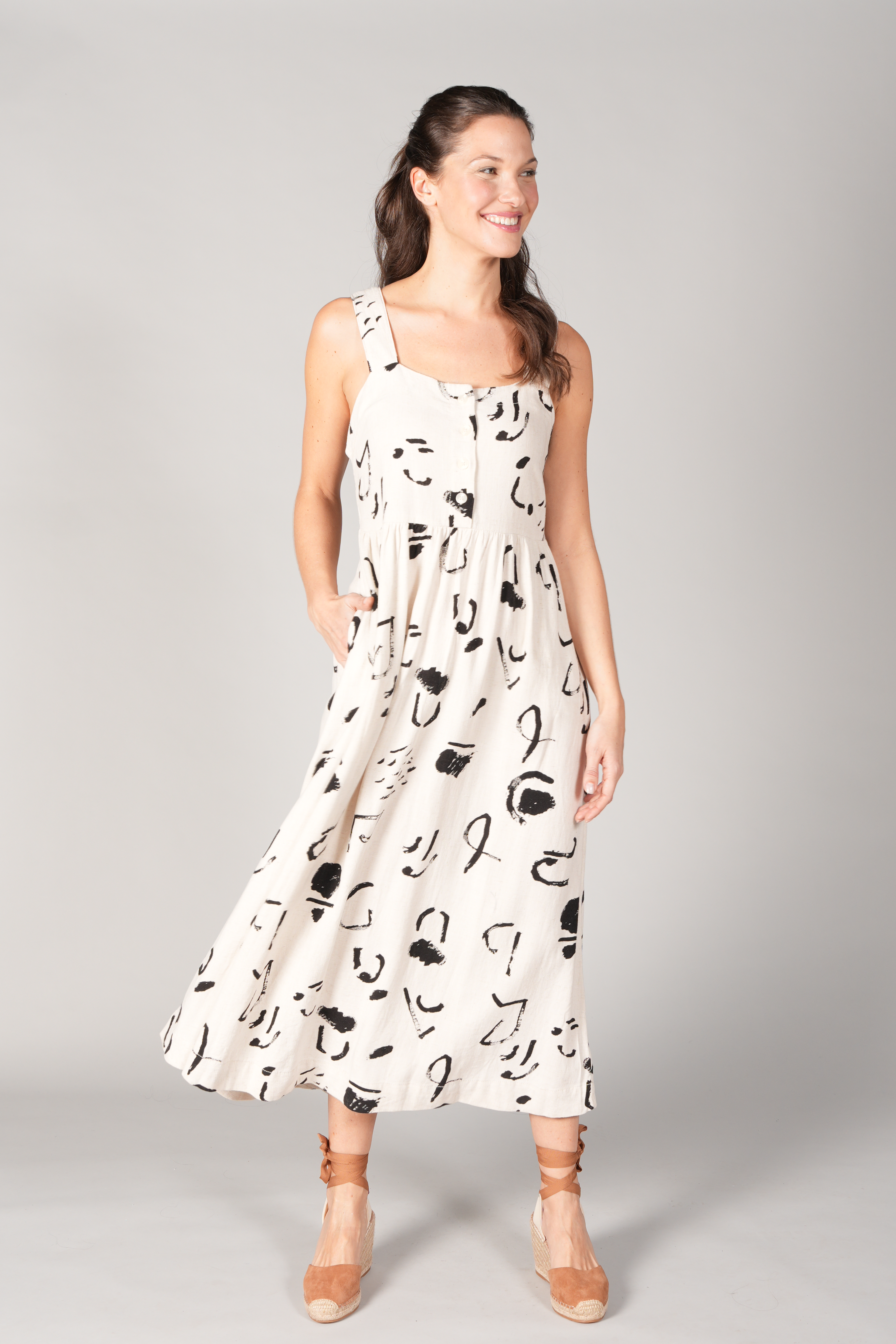 ROBE SANS MANCHES À BOUTONS EN LIN
