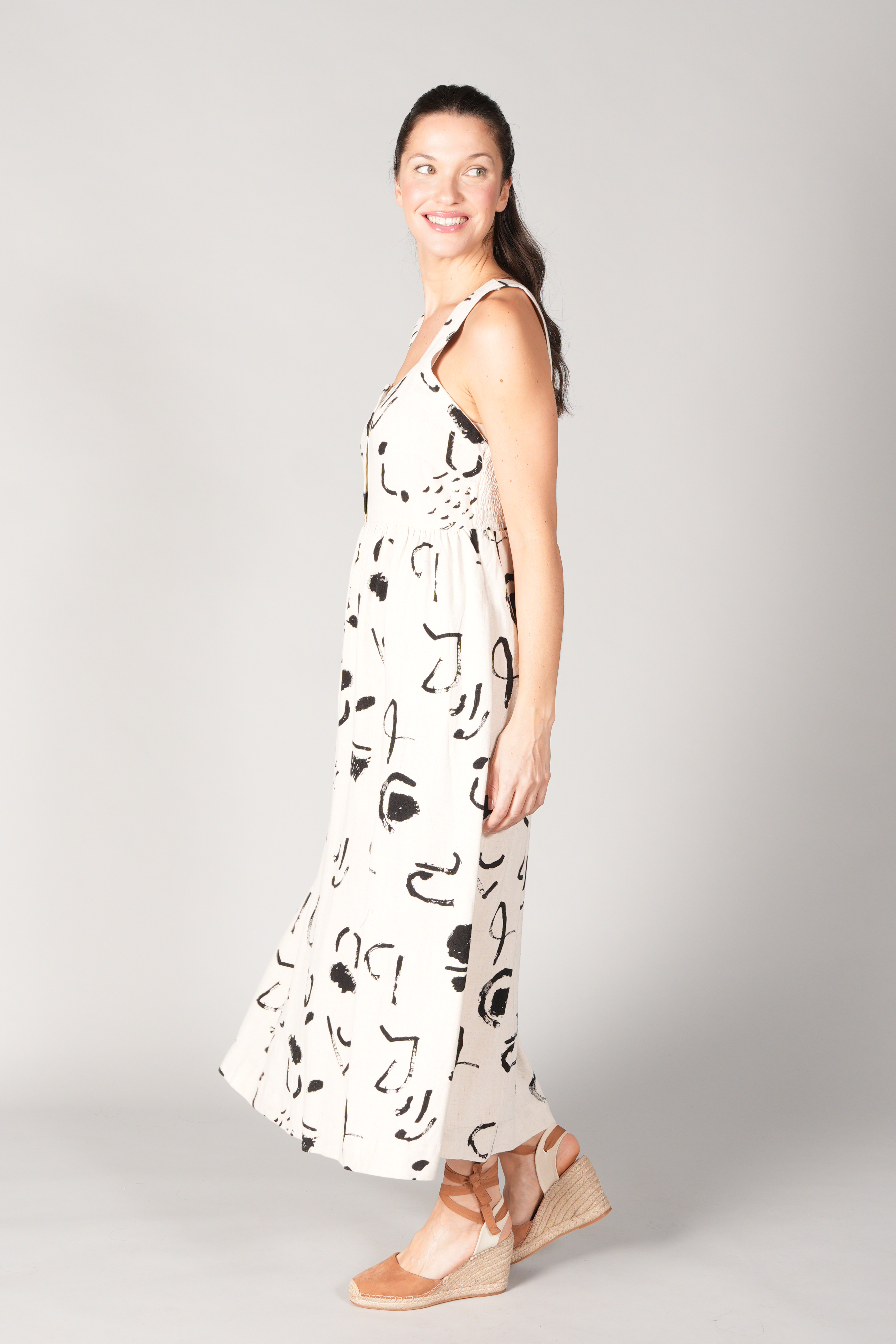 ROBE SANS MANCHES À BOUTONS EN LIN