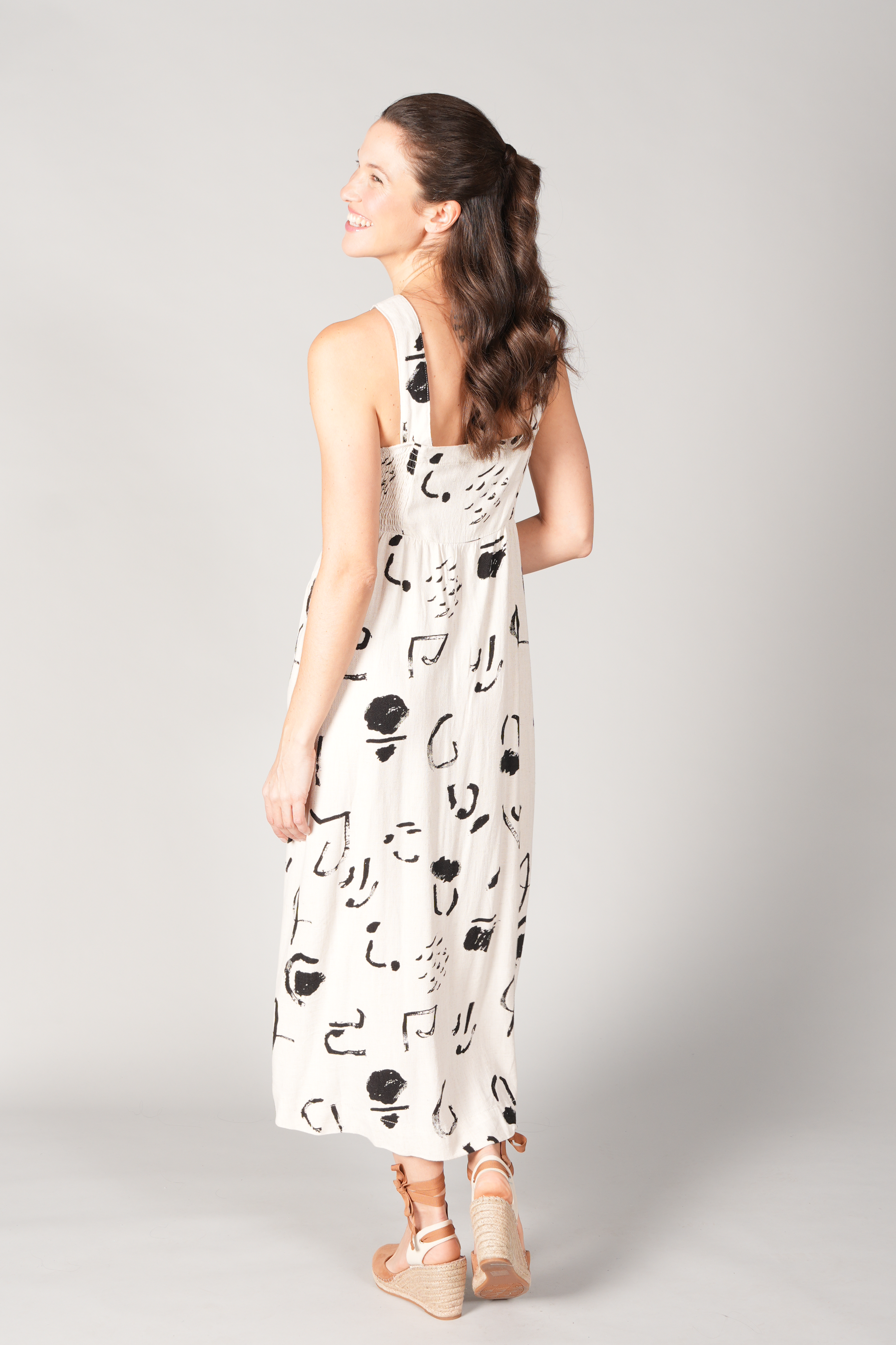 ROBE SANS MANCHES À BOUTONS EN LIN