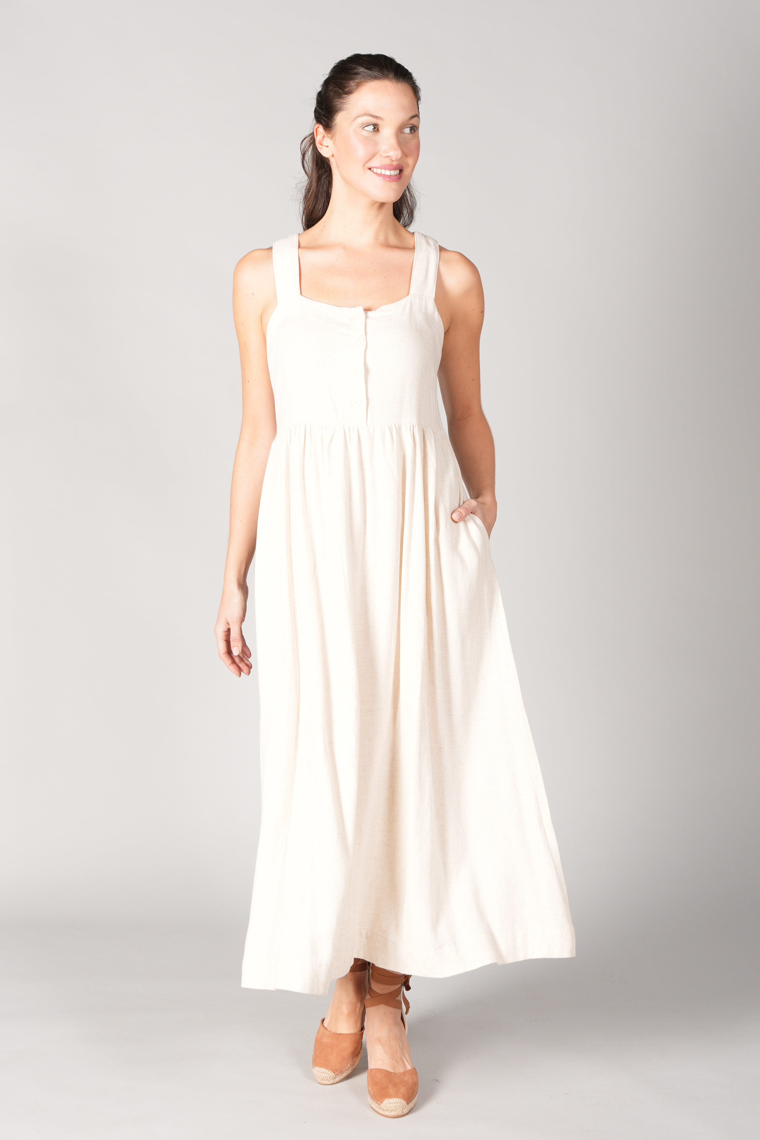 ROBE SANS MANCHES À BOUTONS EN LIN