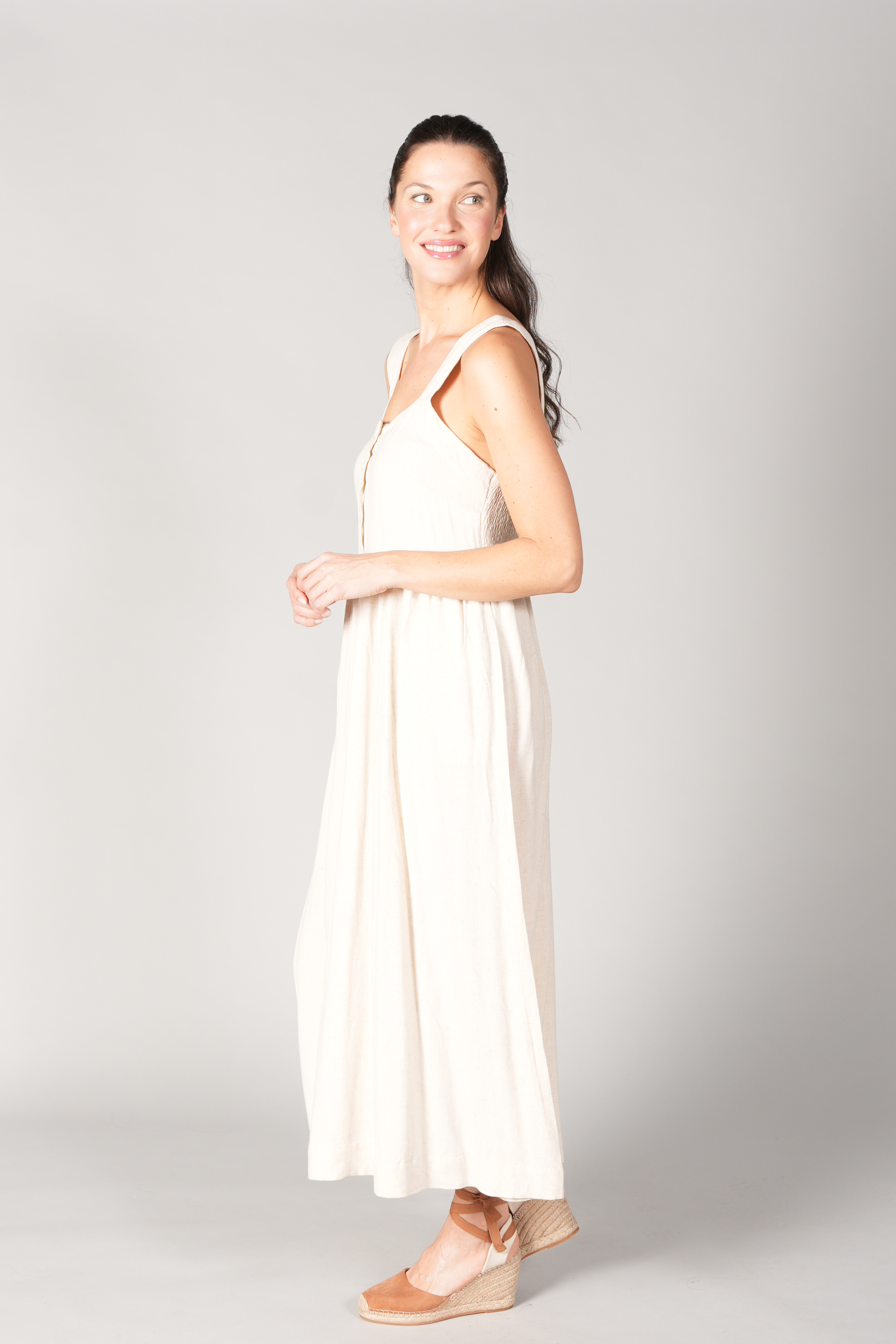 ROBE SANS MANCHES À BOUTONS EN LIN