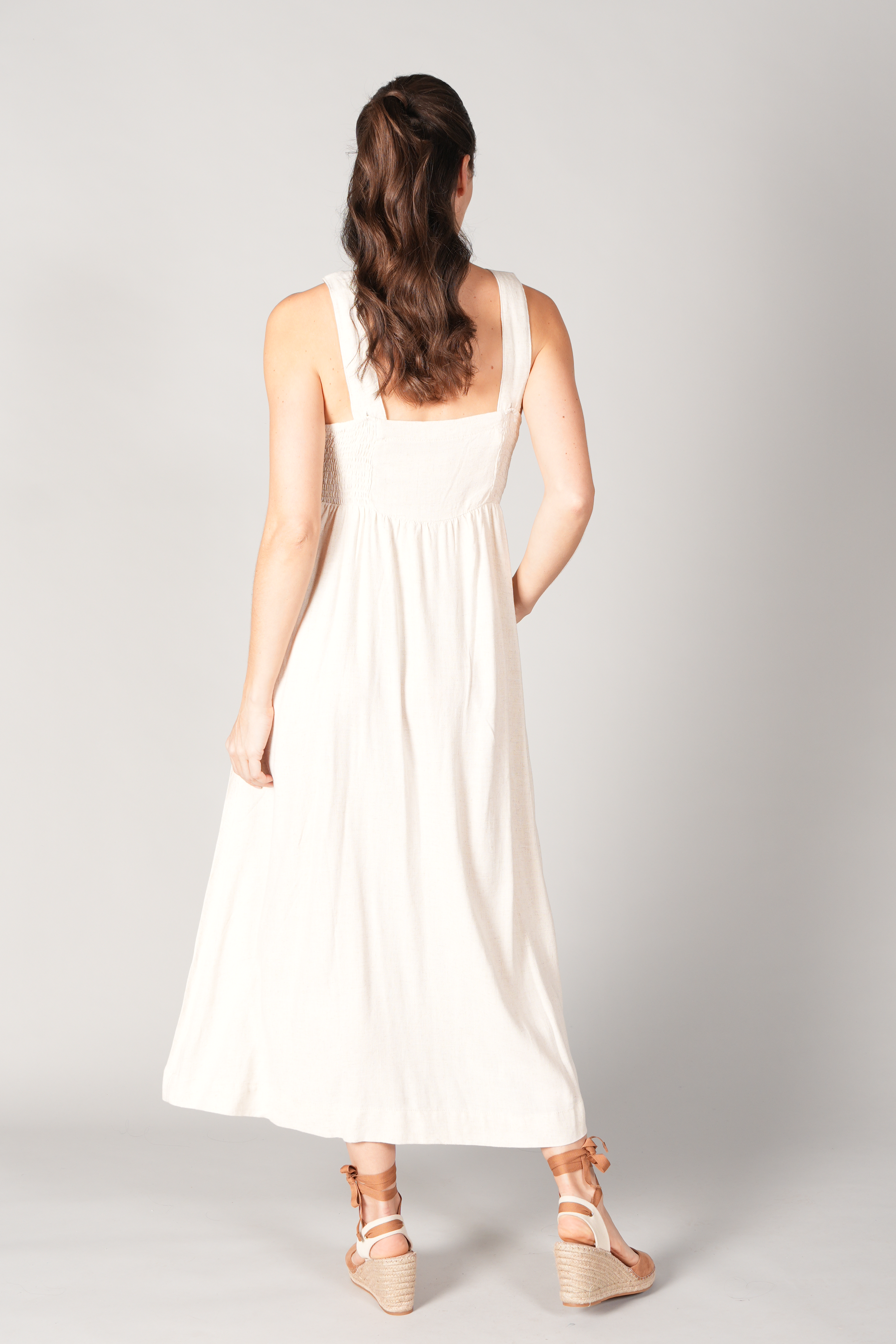 ROBE SANS MANCHES À BOUTONS EN LIN