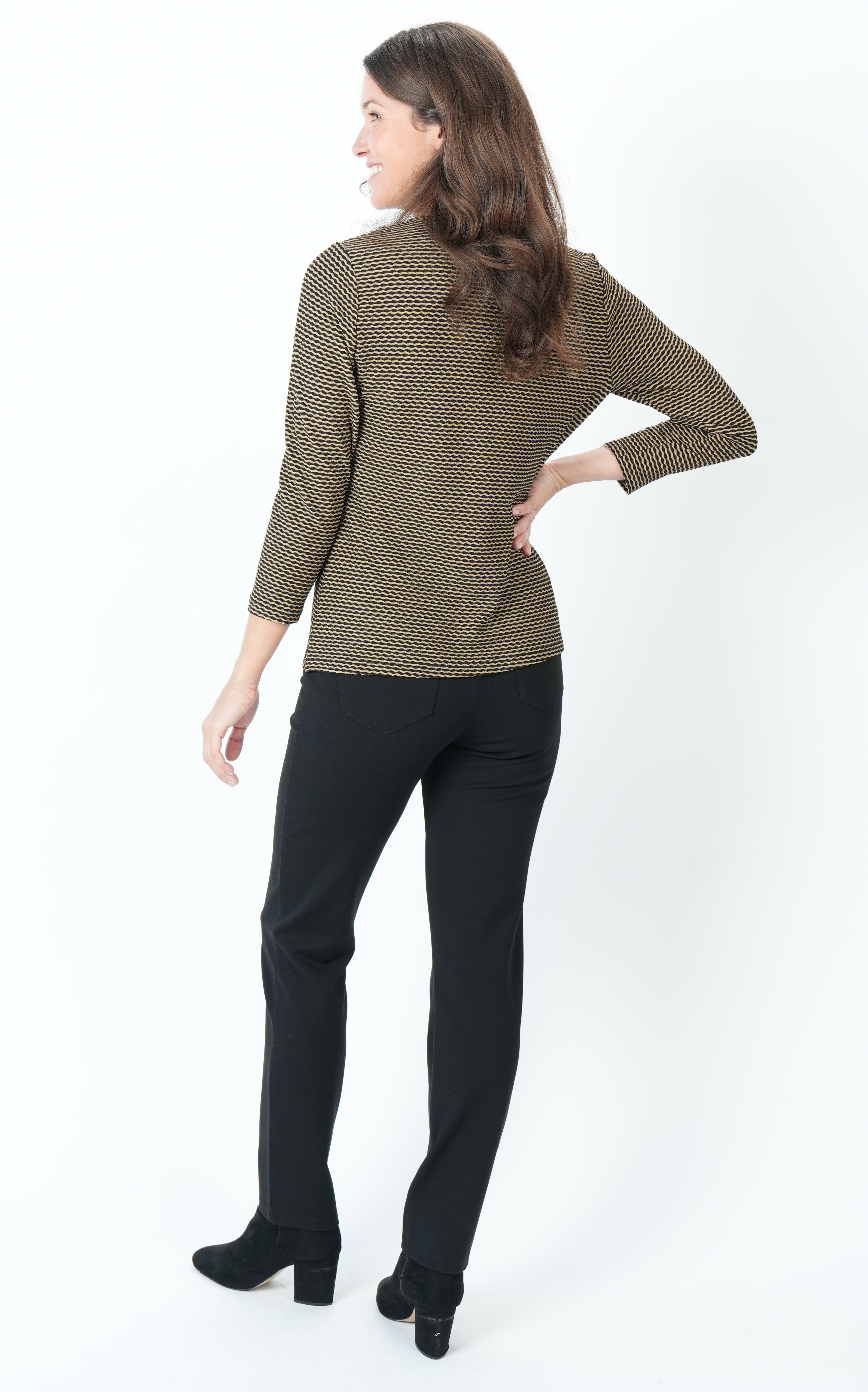3/4 SLEEVE TOP WITH V-NECK AND BUTTONS