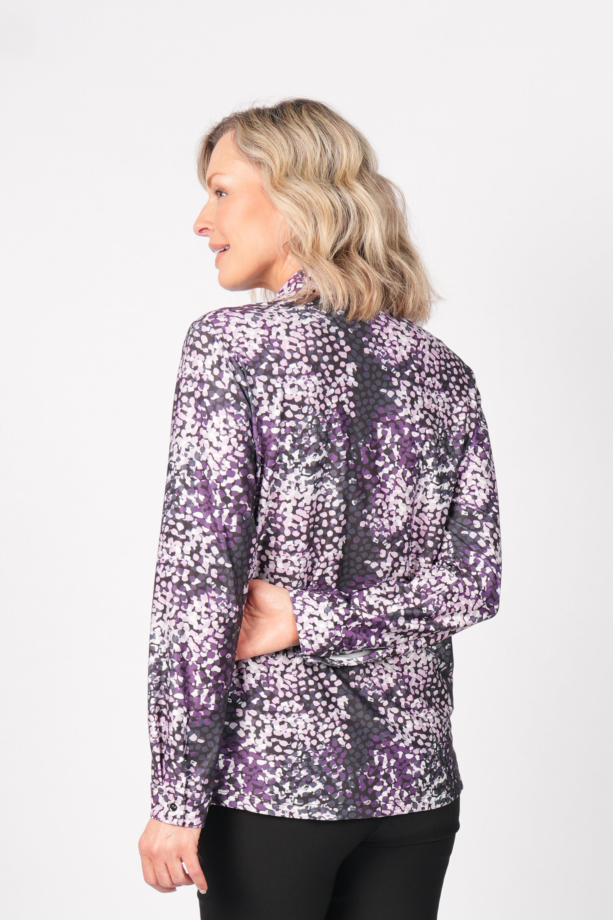 LONG-SLEEVED PLEATED BLOUSE