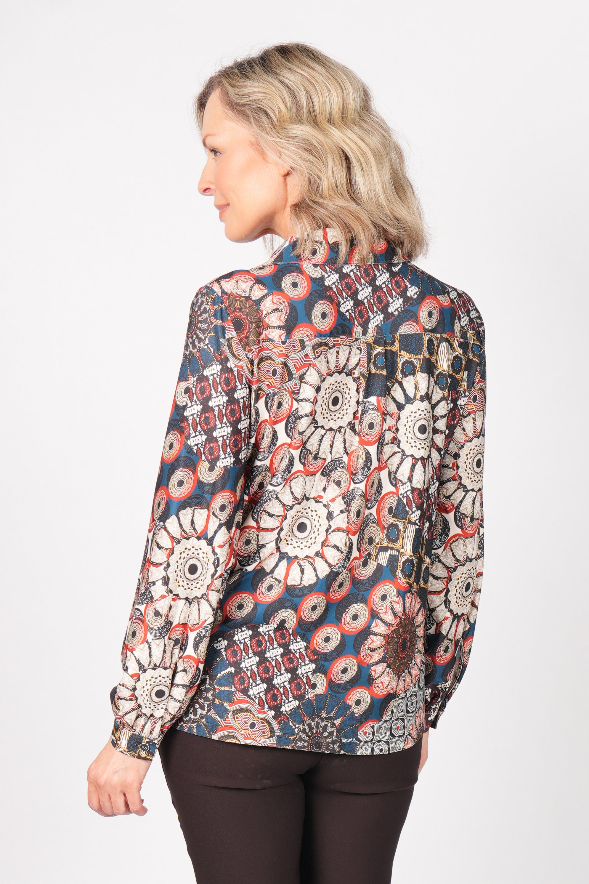 PRINTED LONG-SLEEVED BLOUSE