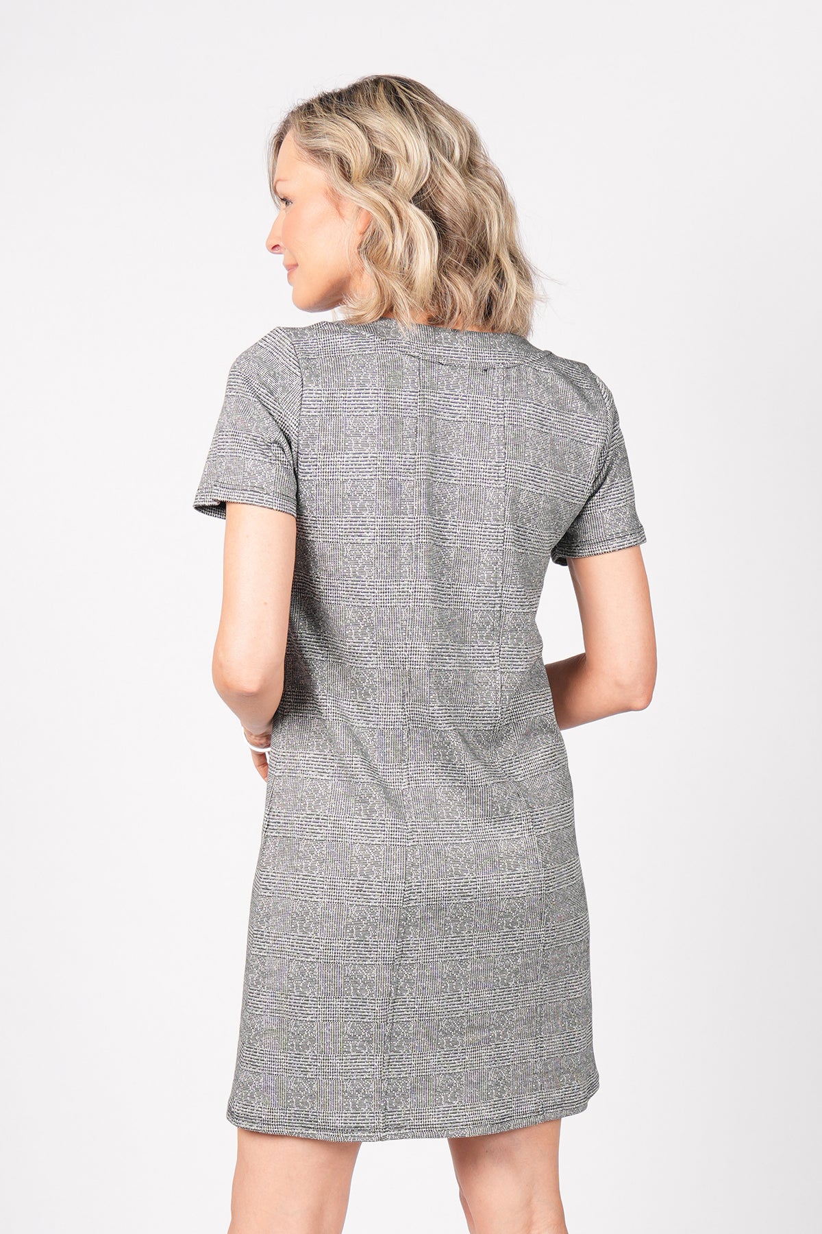 SHORT-SLEEVED CHECKERED DRESS