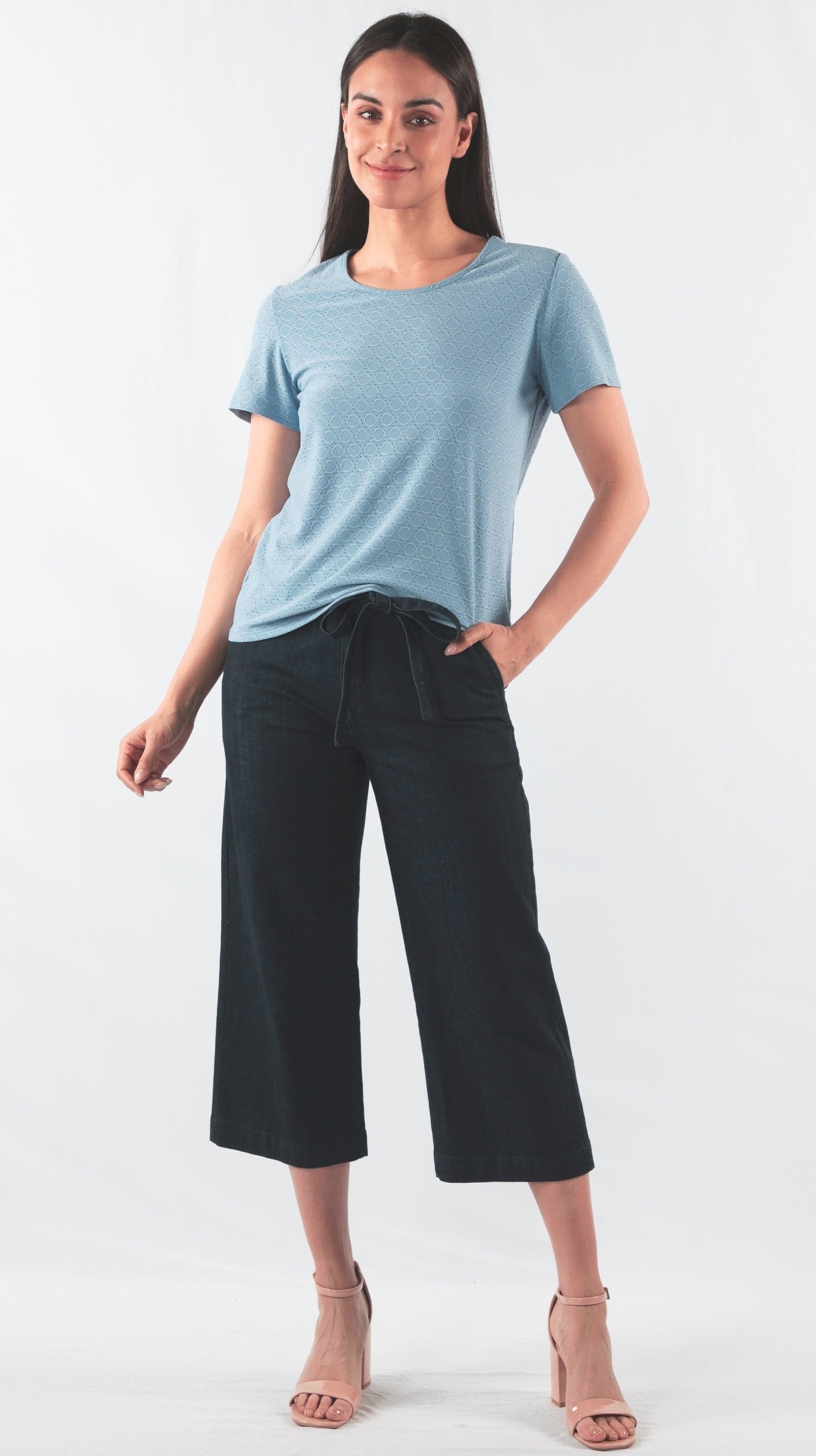 SHORT SLEEVE EVELET TEE