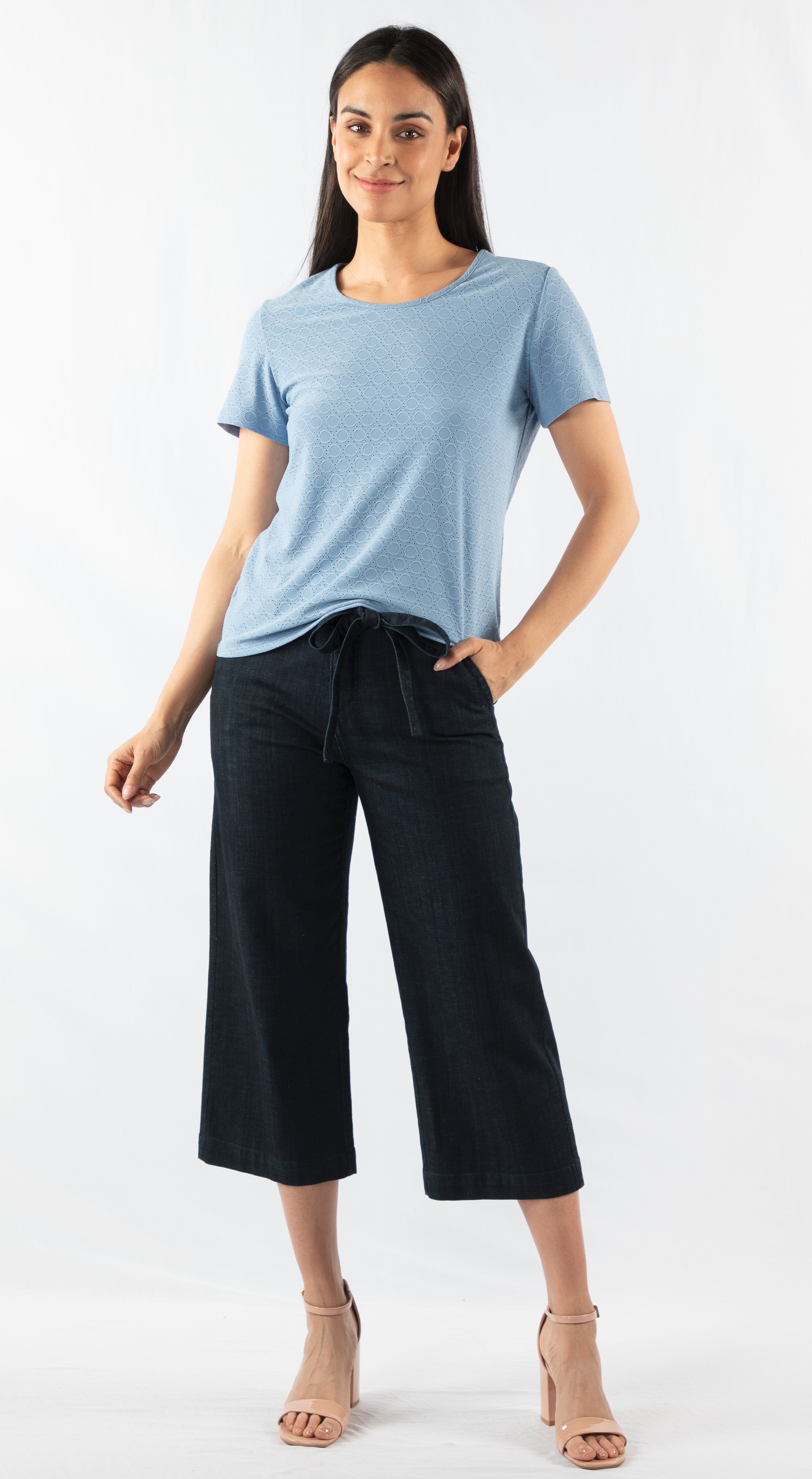 SHORT SLEEVE EVELET TEE