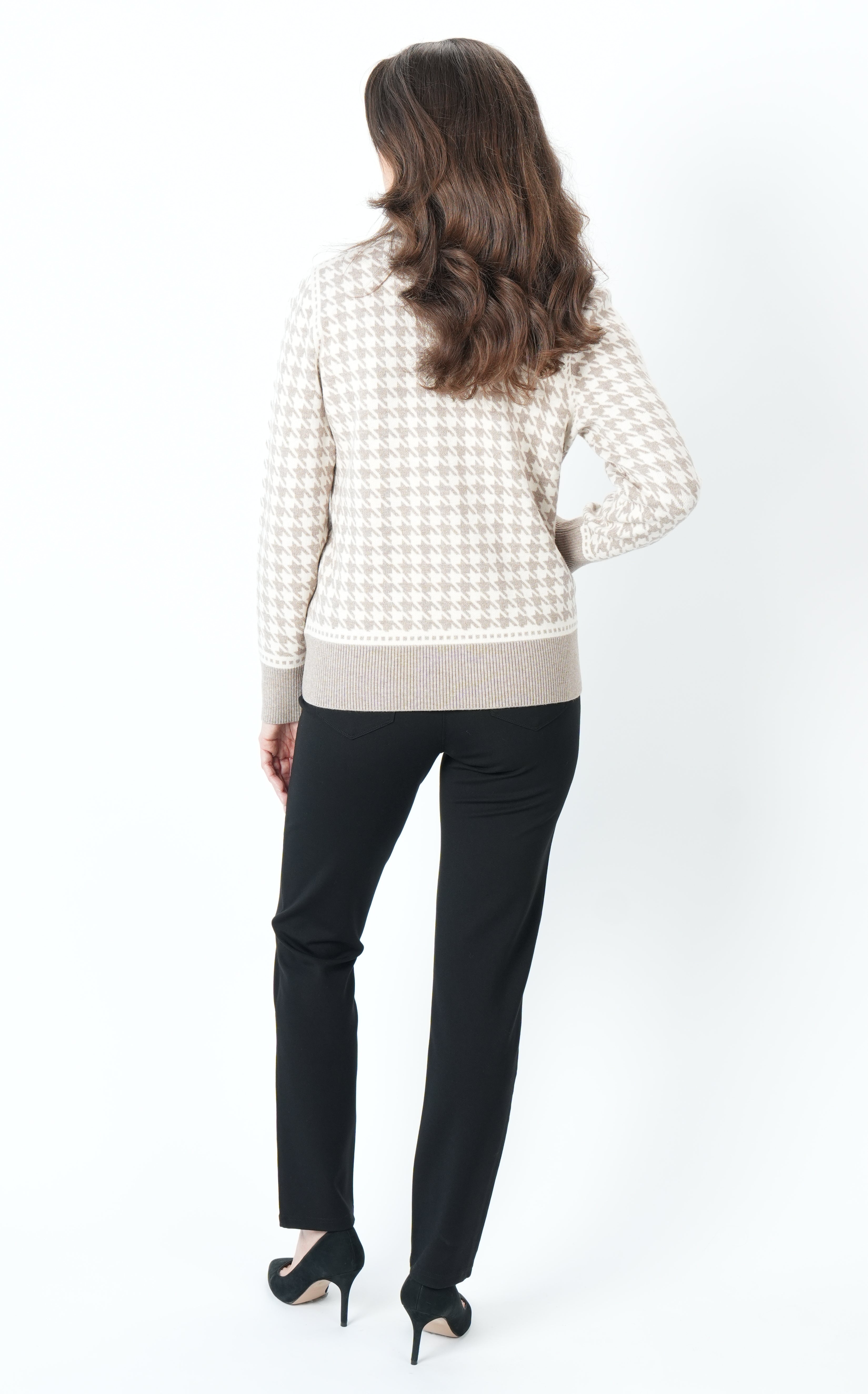 PULL À MANCHES LONGUES ET FERMETURE ÉCLAIR